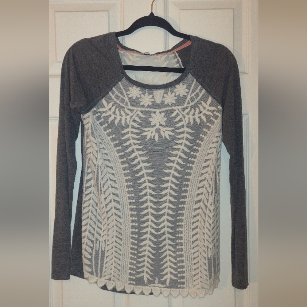 Maurices Medium lace covered light weight sweater